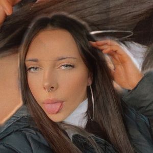 Meet your Posher, Chloe